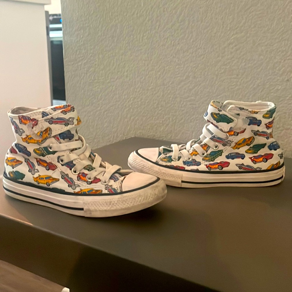 Kids converse